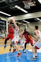 Deutschland gewinnt das Halbfinale im Albert-Schweitzer Turnier gegen Russland mit 80:75. Somit Spielt Deutschland gegen Australien im Finale