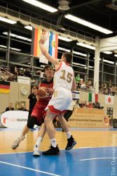 Deutschland gewinnt das Halbfinale im Albert-Schweitzer Turnier gegen Russland mit 80:75. Somit Spielt Deutschland gegen Australien im Finale