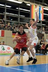 Deutschland gewinnt das Halbfinale im Albert-Schweitzer Turnier gegen Russland mit 80:75. Somit Spielt Deutschland gegen Australien im Finale