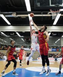 Deutschland gewinnt das Halbfinale im Albert-Schweitzer Turnier gegen Russland mit 80:75. Somit Spielt Deutschland gegen Australien im Finale