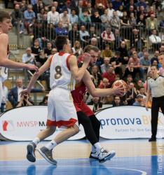 Deutschland gewinnt das Halbfinale im Albert-Schweitzer Turnier gegen Russland mit 80:75. Somit Spielt Deutschland gegen Australien im Finale