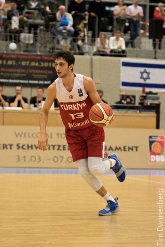 Deutschland gewinnt beim Albert-Schweitzer-Tunier mit 74:70 gegen die Türkei